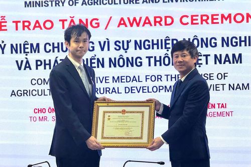Cố vấn JICA nhận Kỷ niệm chương 'Vì sự nghiệp nông nghiệp và phát triển nông thôn'