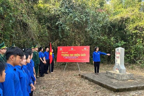 Chương trình Tháng Ba biên giới đầy tự hào trên biên cương Hướng Phùng