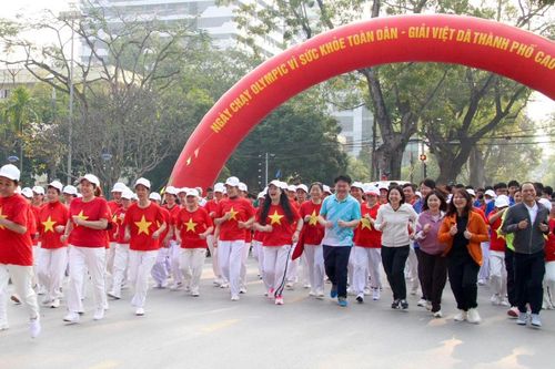 Gần 1.600 người tham gia 'Ngày chạy Olympic vì sức khỏe toàn dân' và giải việt dã Thành phố