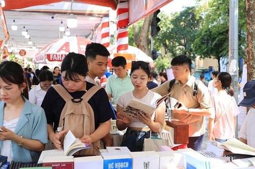 Ngày Sách và Văn hóa đọc Việt Nam truyền thông điệp 'Cùng sách bước vào kỷ nguyên vươn mình của dân tộc'