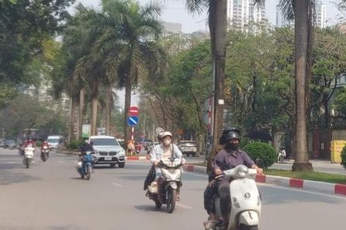 Hà Nội không mưa, rét đêm, nóng ngày, nguy cơ mắc bệnh hô hấp