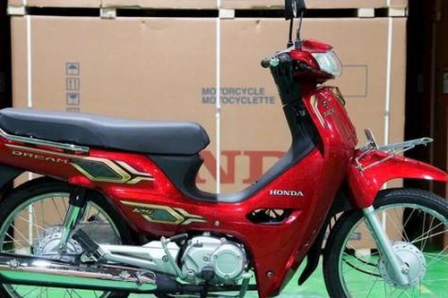 Huyền thoại xe số Honda Dream về Việt Nam giá gần 200 triệu đồng có gì đặc biệt?