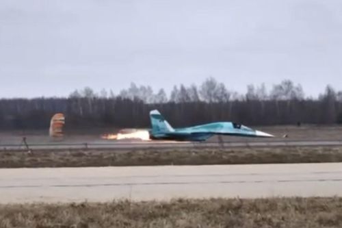 Oanh tạc cơ Su-34 hư hỏng nặng sau cú hạ cánh bất thành