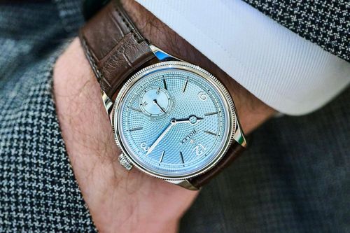 10 đồng hồ xanh ấn tượng từ 5.875 USD