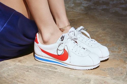 Mua giày Nike online sẽ đắt hơn