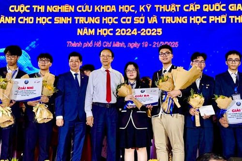 Học sinh cấp THCS tạo dấu ấn tại sân chơi khoa học kỹ thuật quốc gia