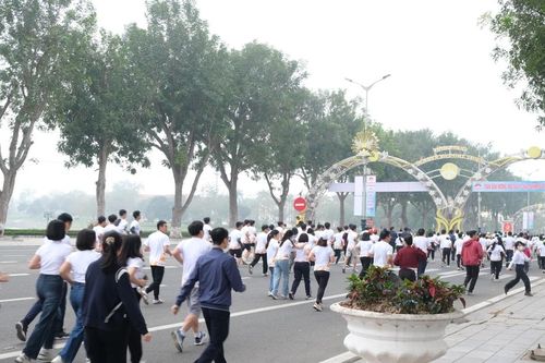 Vĩnh Phúc: gần 2.000 người hưởng ứng Ngày chạy Olympic vì sức khỏe toàn dân