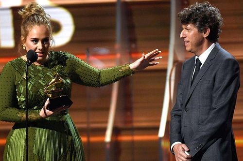 Ca khúc 'Hello': Lời xin lỗi quá khứ của Adele