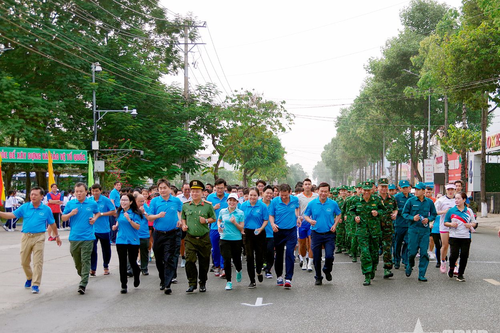 Bộ đội Biên phòng Long An tham gia Ngày chạy Olympic 2025