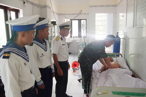 Bệnh xá đảo Trường Sa cấp cứu ngư dân tàu cá tỉnh Quảng Ngãi