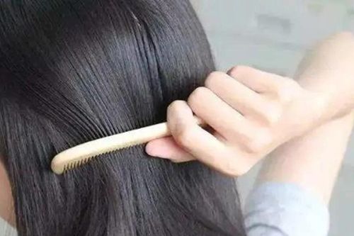 Chải tóc thường xuyên mang lại lợi ích sức khỏe bất ngờ