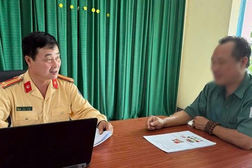 Xử phạt nghiêm lái xe không xi nhan và tuân thủ khoảng cách an toàn trên cao tốc