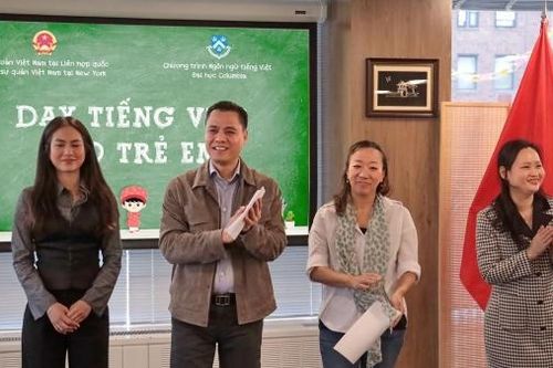 Khai giảng lớp dạy tiếng Việt cho các em nhỏ tại thành phố New York (Mỹ)