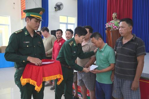 Thăm, động viên và hỗ trợ gia đình ngư dân ở Quảng Nam gặp nạn trên biển