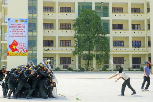 Cảnh sát gìn giữ hòa bình số 1 diễn tập trấn áp tội phạm