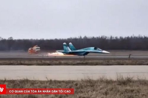 Khoảnh khắc tiêm kích Su-34 của Nga hạ cánh kinh ngạc bằng bụng