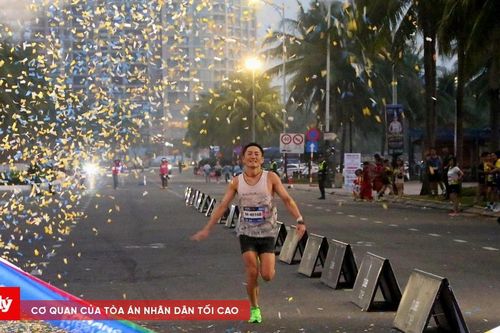 Sức nóng lan tỏa từ hàng nghìn bước chạy