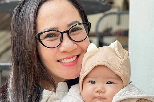 Trương Ngọc Ánh và con gái 'như 2 chị em', NSƯT Nguyệt Hằng làm bà ngoại tuổi 52