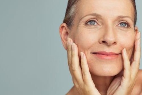 Tuổi thọ cao hơn nam giới nhưng phụ nữ lại già đi nhanh chóng