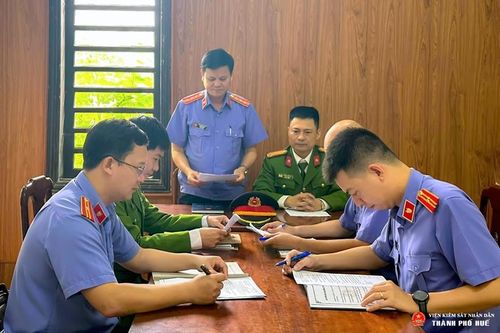 VKSND thị xã Hương Trà kiểm tra, hướng dẫn xử lý tin báo tội phạm tại Công an các phường