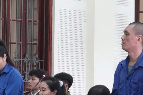 Lạc lối trong mối tình 'rổ rá cạp lại'