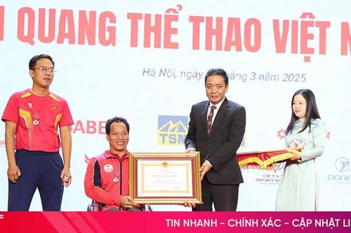 VĐV Lê Văn Công được trao tặng Huân chương Lao động hạng Ba