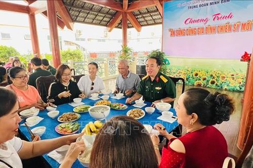 Chương trình 'Ăn sáng cùng gia đình chiến sĩ mới': Gắn bó tình quân - dân