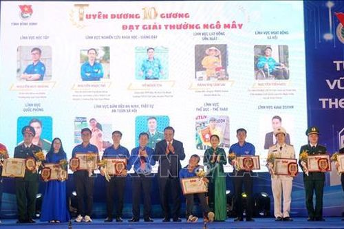 Trao giải thưởng Ngô Mây cho 10 gương mặt trẻ tiêu biểu vùng 'đất võ, trời văn'