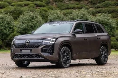 'Kẻ hủy diệt' Toyota Land Cruiser Prado: Giá chưa tới 1 tỷ đồng nhưng trang bị vượt trội