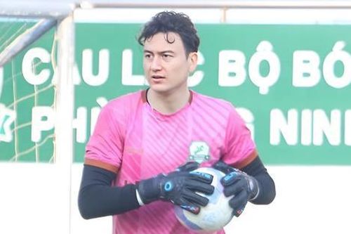 Sự nỗ lực của thủ môn Đặng Văn Lâm