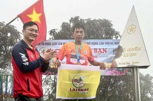 Lai Châu: Hơn 300 vận động viên tham dự giải leo núi chinh phục đỉnh Đỗ Quyên