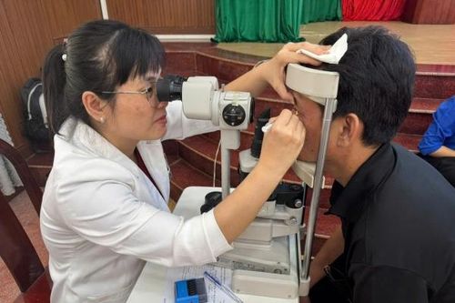 Gần 300 người dân huyện Định Quán được khám bệnh, phát thuốc miễn phí