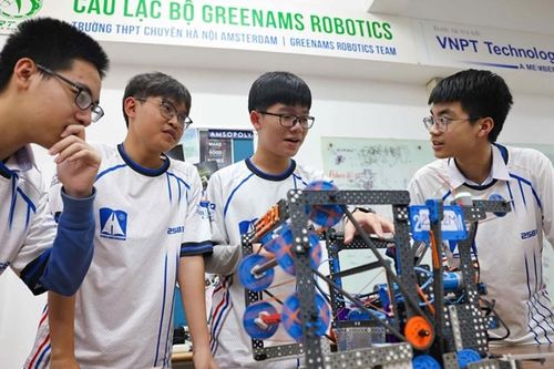 Tự tin bước ra đấu trường robot quốc tế