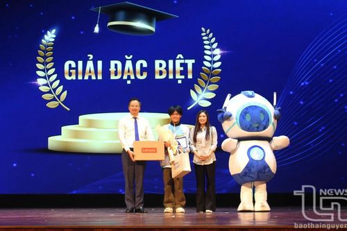 Khen thưởng 375 học sinh xuất sắc trong 'Tháng tự học tiếng Anh'