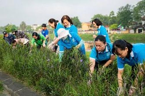 Phó Chủ tịch UBND thành phố Huế Nguyễn Chí Tài kiểm tra Ngày Chủ nhật xanh