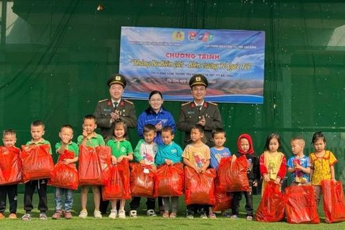 Chương trình 'Tháng ba biên giới - Biên cương Tổ quốc tôi' tại huyện Hạ Lang