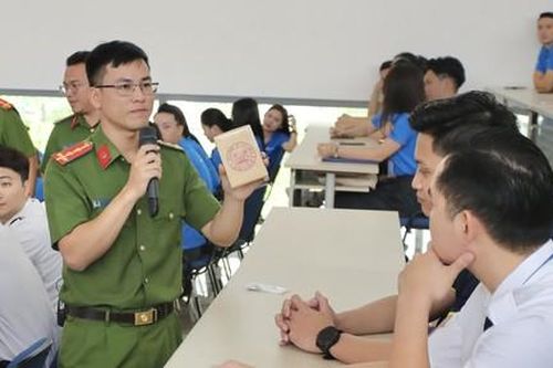 Tuyên tuyền nâng cao nhận thức về ma túy cho cán bộ, nhân viên ngành hàng không
