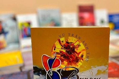 'Ban mai thơm mắt nắng' – tập thơ chất chứa 'lớp lớp vân cát tinh khôi'