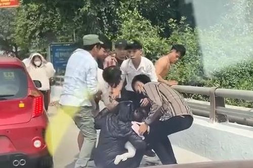 Kịp thời ngăn người mẹ ôm 2 con định tự tử