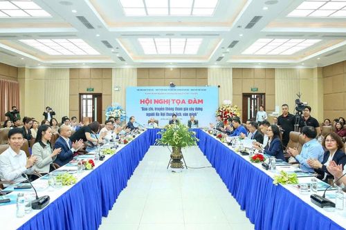 Báo chí đồng hành xây dựng người Hà Nội thanh lịch, văn minh