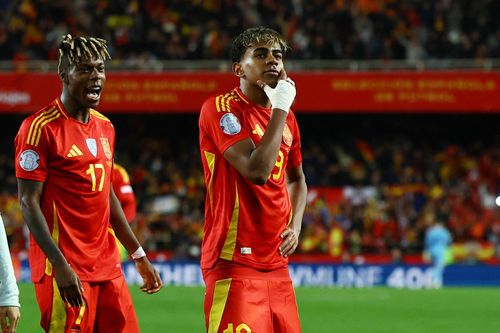 Yamal đi vào lịch sử Nations League