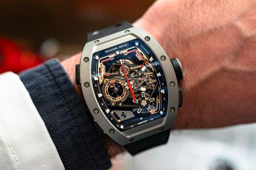 Đồng hồ triệu USD mô phỏng động cơ siêu xe Ferrari
