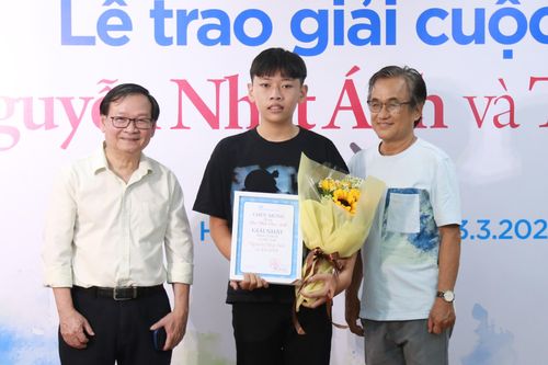Nguyễn Nhật Ánh đưa nhiều độc giả đến với trang sách