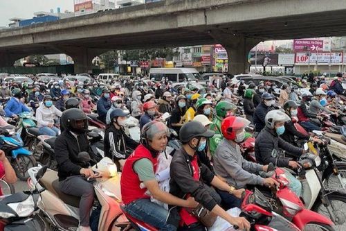Hà Nội xén dải phân cách để giảm ùn tắc đường Khuất Duy Tiến