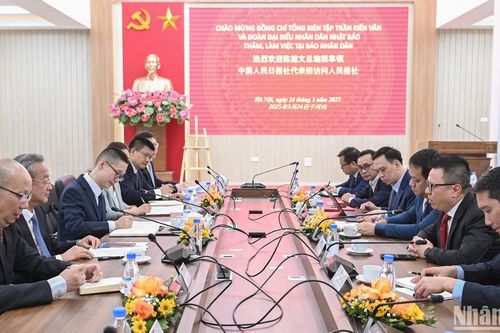 Tổng Biên tập Báo Nhân Dân Lê Quốc Minh tiếp Đoàn đại biểu Nhân dân nhật báo