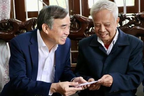 Lãnh đạo thành phố Đà Nẵng dâng hương tại Khu di tích lịch sử Đặc khu ủy Quảng Đà