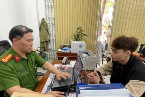 Lật tẩy màn kịch dùng shipper làm 'diễn viên đóng thế' của nhân viên lễ tân