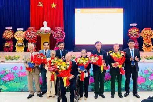Gặp mặt cán bộ, chiến sĩ nhân kỷ niệm 50 năm giải phóng Đà Nẵng