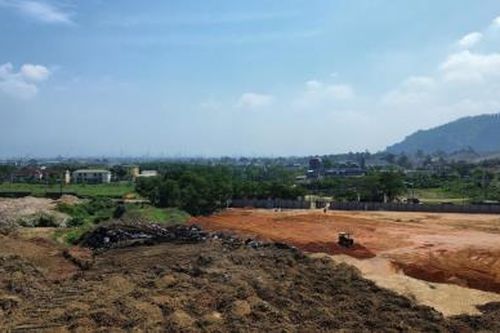 Hàng trăm tấn chất thải được dùng san lấp mặt bằng