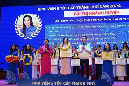 Sao Tháng Giêng 2024 và ba năm liên tiếp chinh phục danh hiệu Sinh viên 5 tốt
